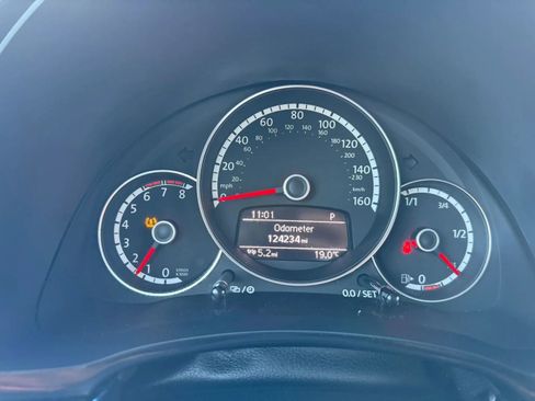 Used 2016 Volkswagen Beetle 1.8T Classic FWD image 21