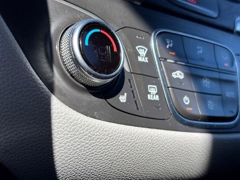 Used 2019 Chevrolet Equinox LT AWD/4WD image 23