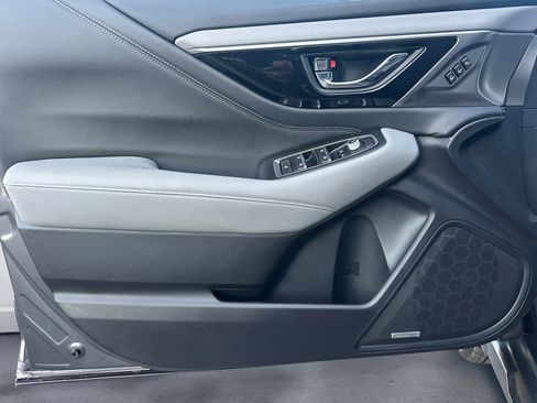 Used 2025 Subaru Outback Limited image 12