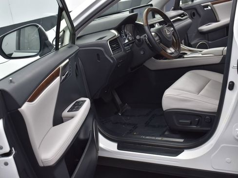 Used 2022 Lexus RX 350L FWD w/ Premium Package image 12