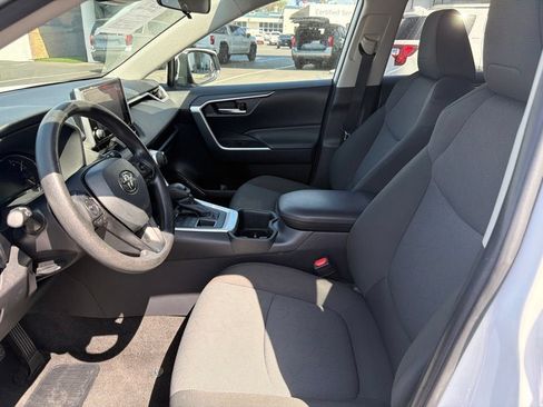 Used 2025 Toyota RAV4 XLE AWD/4WD image 10