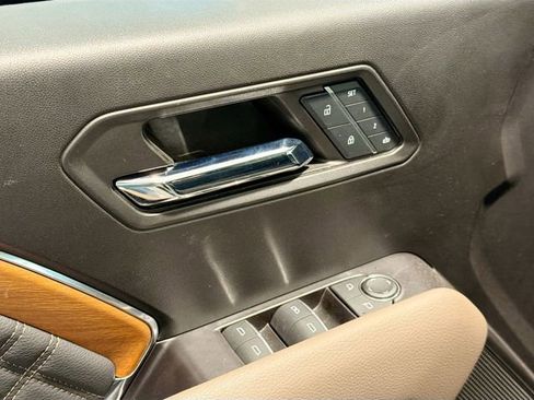 Certified 2024 GMC Canyon Denali image 17