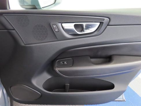 Used 2023 Volvo XC60 B5 Plus image 36