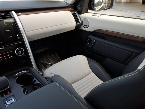 Certified 2025 Land Rover Discovery Dynamic SE AWD/4WD image 22