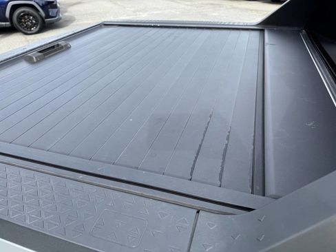 Used 2022 Hyundai Santa Cruz SEL Premium image 16