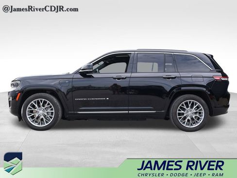 Used 2023 Jeep Grand Cherokee Summit w/ Luxury Tech Group V AWD/4WD image 2