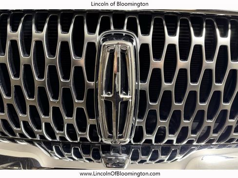 Used 2022 Lincoln Nautilus Reserve AWD/4WD image 8