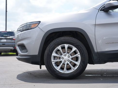 Used 2019 Jeep Cherokee Latitude w/ Popular Appearance Group AWD/4WD image 11