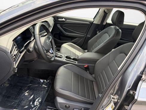 Used 2023 Volkswagen Jetta SE w/ Panoramic Sunroof Package FWD image 9