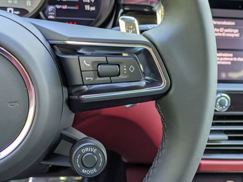 Certified 2025 Porsche Macan S AWD/4WD image 10