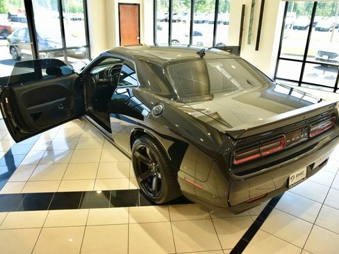Used 2022 Dodge Challenger SRT Hellcat w/ Plus Package RWD image 8