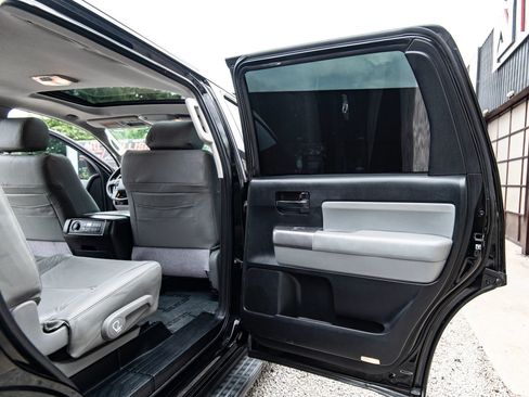 Used 2018 Toyota Sequoia SR5 RWD image 33