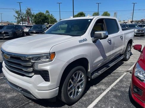 Used 2024 Chevrolet Silverado 1500 High Country w/ Technology Package AWD/4WD image 4