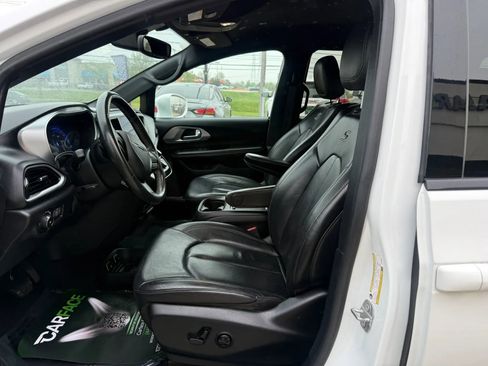 Used 2020 Chrysler Pacifica Touring-L Plus w/ S Appearance Package FWD image 20