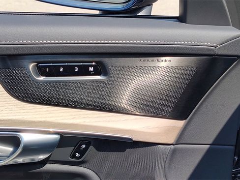 New 2026 Volvo XC90 B6 Plus w/ Protection Package Premier image 10