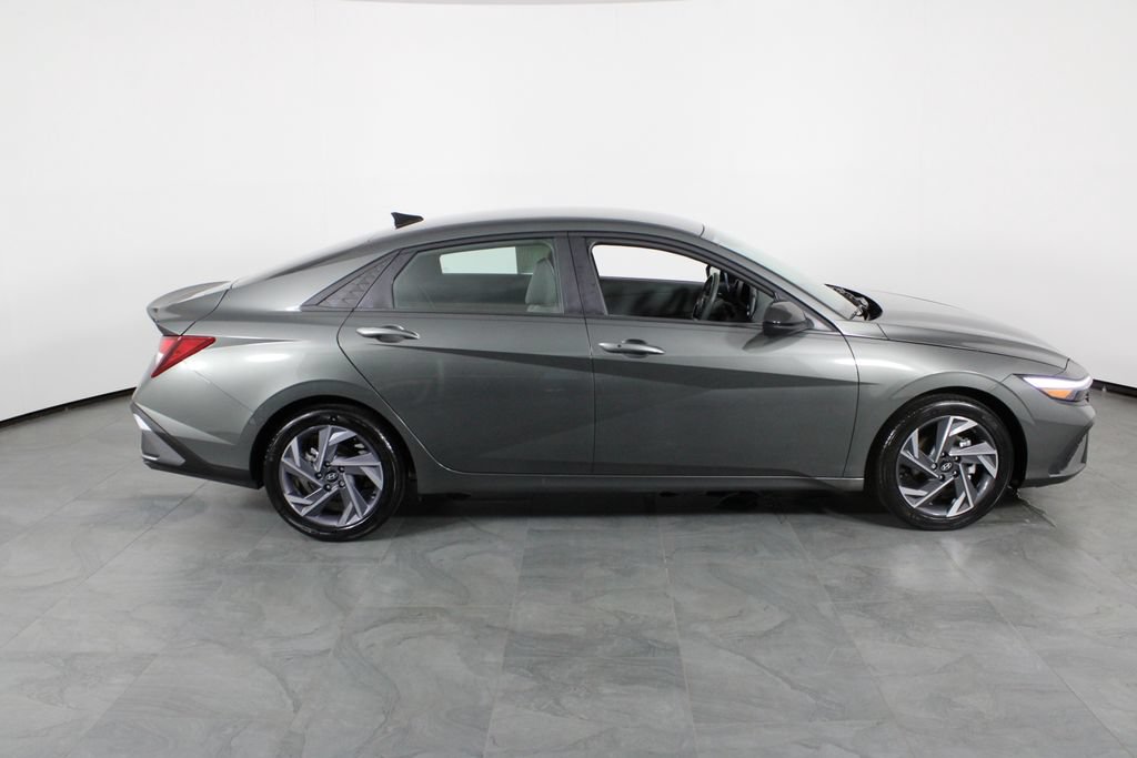 Certified 2025 Hyundai Elantra Sport FWD image 12