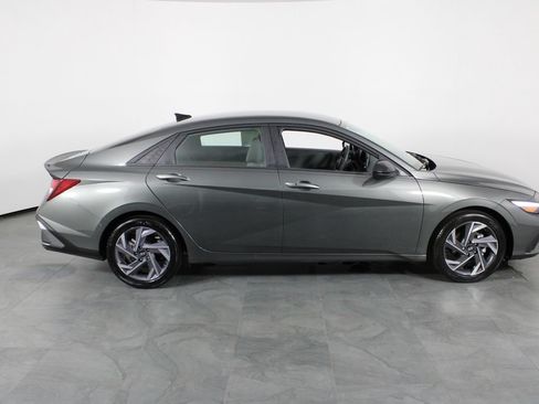 Certified 2025 Hyundai Elantra Sport FWD image 12