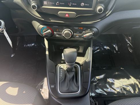 Used 2025 Kia Soul LX FWD image 11