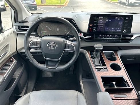 Certified 2024 Toyota Sienna XLE image 10