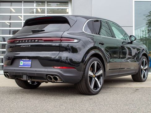 Used 2024 Porsche Cayenne S w/ Premium Package image 10