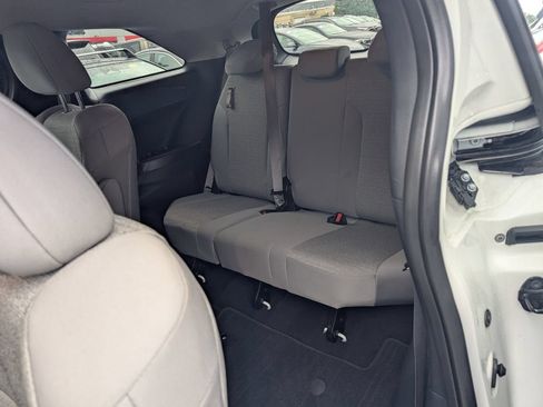 Used 2025 Toyota Sienna LE FWD image 15