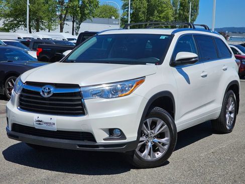 Used 2015 Toyota Highlander XLE AWD/4WD image 1