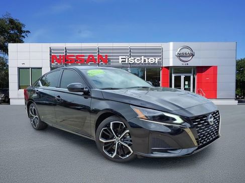 Certified 2025 Nissan Altima 2.5 SR w/ SR Premium Package image 1