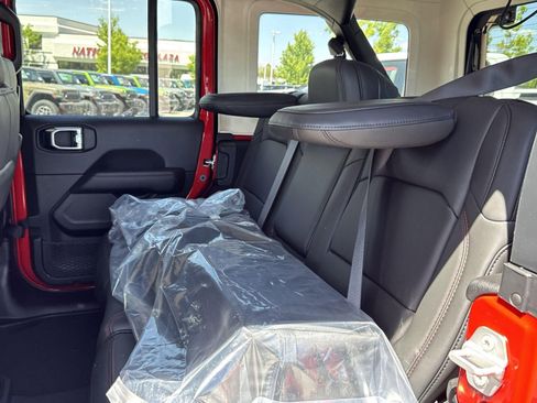 New 2025 Jeep Wrangler Unlimited Rubicon w/ Steel Bumper Group image 31