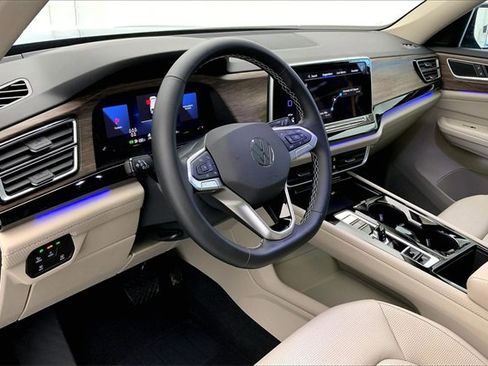 Used 2025 Volkswagen Atlas SEL image 14