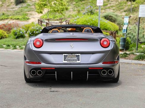 Used 2016 Ferrari California T RWD image 5