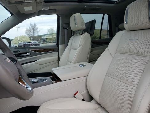 Used 2024 Cadillac Escalade Sport Platinum AWD/4WD image 5