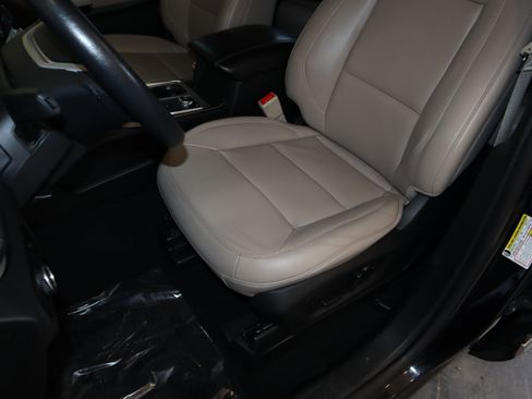 Certified 2023 Ford Explorer XLT w/ Equipment Group 202A AWD/4WD image 33