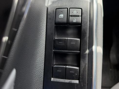 Used 2021 Toyota Highlander Platinum AWD/4WD image 32