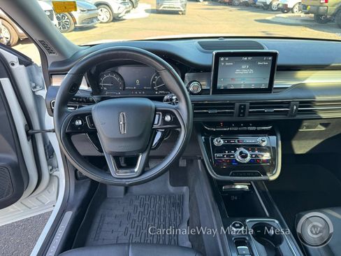 Used 2022 Lincoln Corsair AWD w/ Premium Package image 18