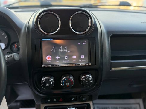 Used 2011 Jeep Compass Latitude w/ Sun/Sound Group AWD/4WD image 12