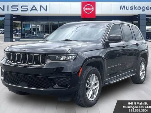 Used 2024 Jeep Grand Cherokee Laredo AWD/4WD image 3