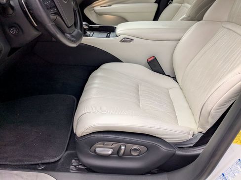Certified 2022 Lexus LS 500h AWD w/ Luxury Package image 8