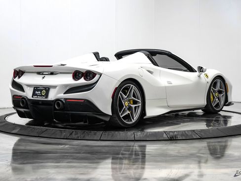 Used 2022 Ferrari F8 Tributo RWD image 22