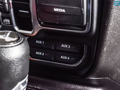 Used 2025 Jeep Wrangler Unlimited Rubicon w/ Convenience Group AWD/4WD image 30