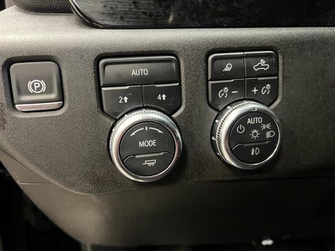 Used 2025 GMC Sierra 1500 SLT AWD/4WD image 27