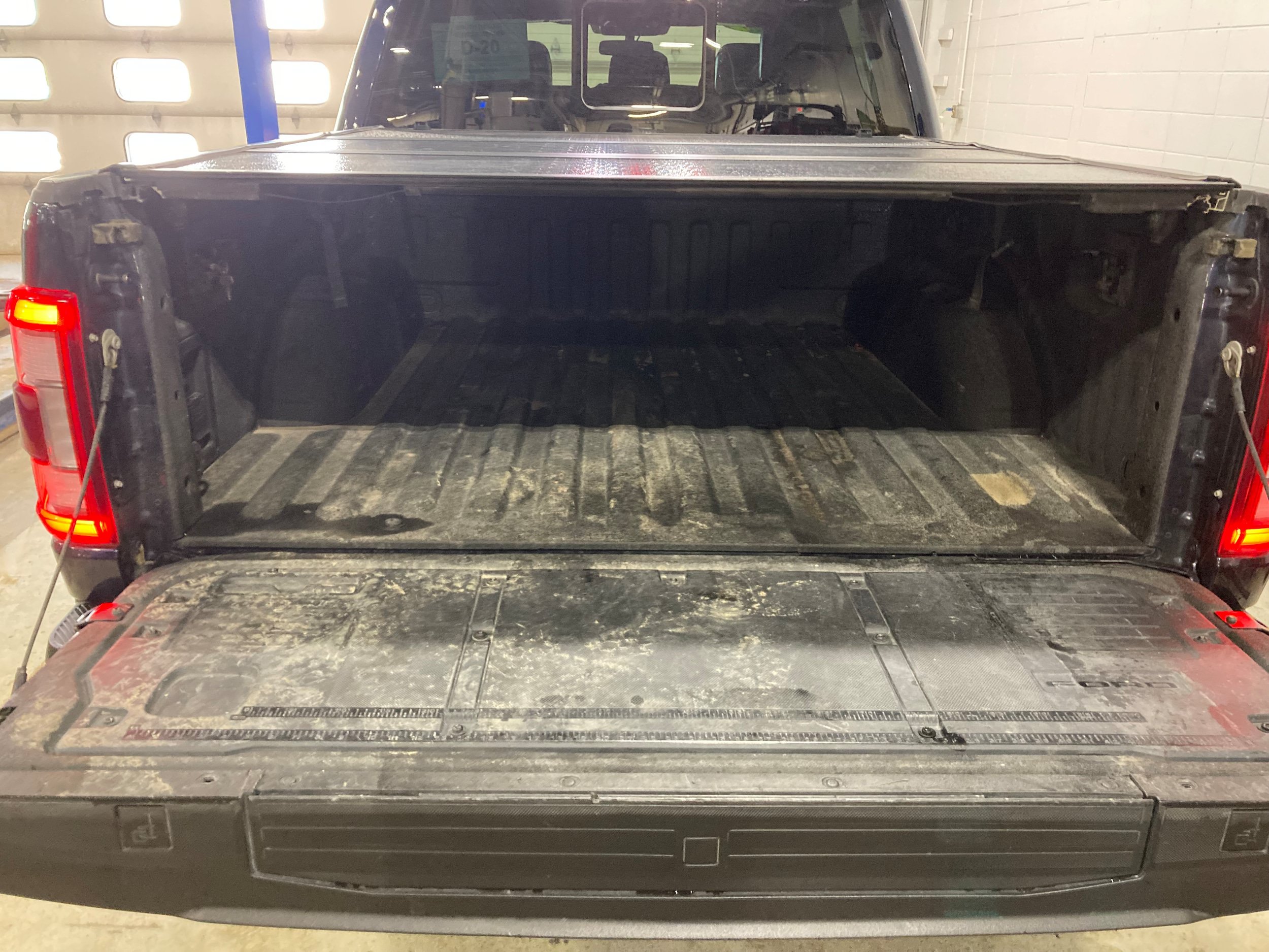 Used 2023 Ford F150 Raptor w/ Raptor 37 Performance Package AWD/4WD image 16