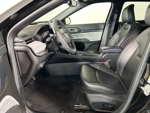 Used 2024 Jeep Compass Latitude w/ Sun and Sound Group AWD/4WD image 12