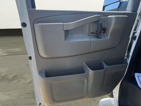 Used 2017 Chevrolet Express 3500 LT w/ LT Preferred Equipment Group RWD image 14