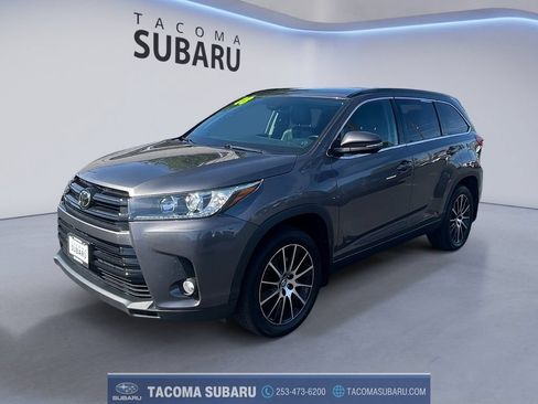 Used 2018 Toyota Highlander SE AWD/4WD image 1