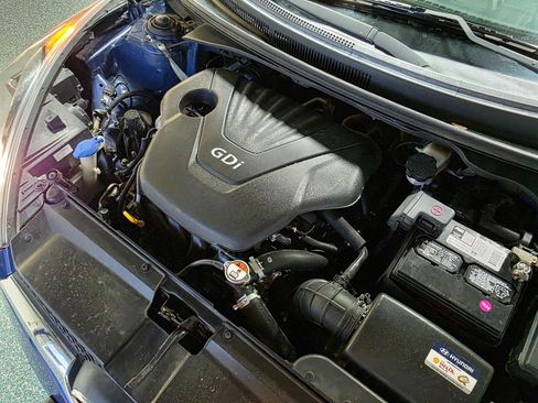 Used 2016 Hyundai Veloster image 35