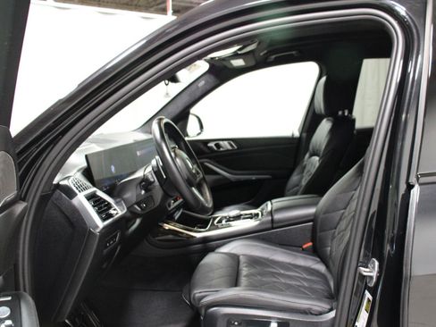 Used 2024 BMW X7 xDrive40i w/ M Sport Package AWD/4WD image 4
