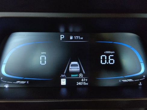 Used 2024 Hyundai Elantra SE image 23