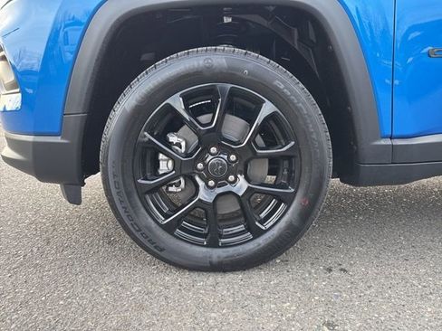 New 2026 Jeep Compass Latitude image 9