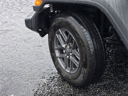 Used 2021 Jeep Wrangler Unlimited Sport image 27