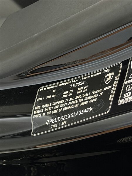 Used 2025 Lamborghini Urus SE AWD/4WD image 19